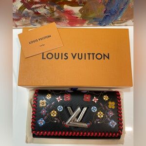 Louis Vuitton‎ Limited Edition Epi Leather Blooming Flower Twist Wallet